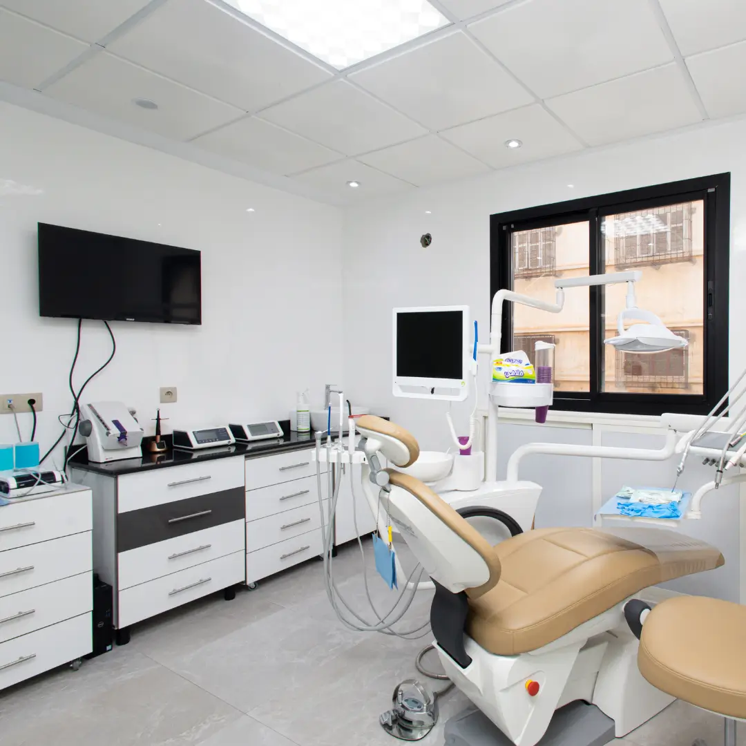 Salle d’implantologie moderne - Clinique Kandil à Mohammedia
